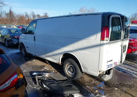 2002 Chevrolet Express z USA, uszkodzony, nr VIN 1GCFG25M121116155